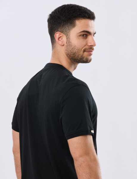 REMERA POLO CUELLO MAO Negro
