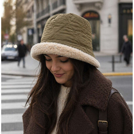Gorro piluso puffer con corderito Verde