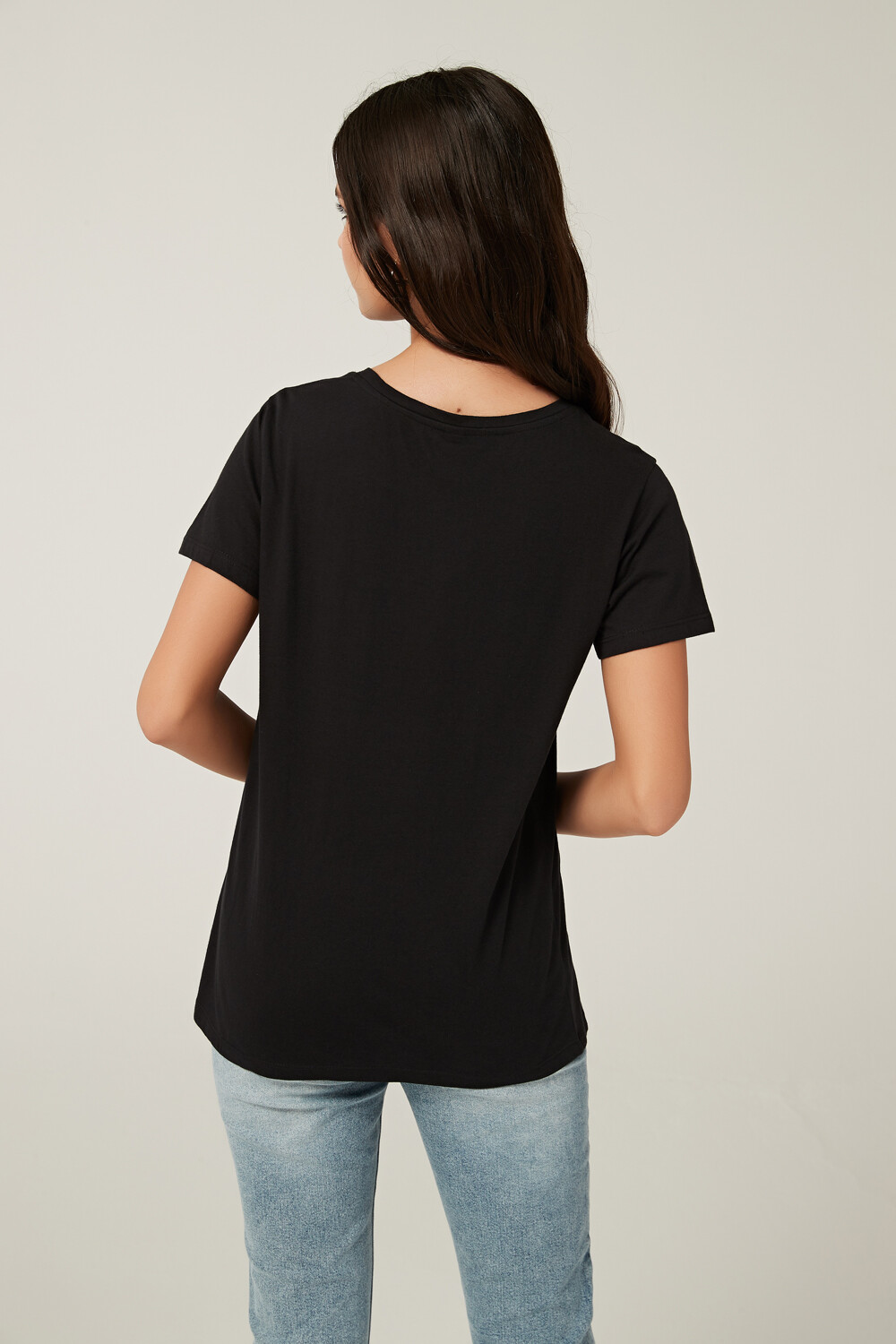 Remera Hyeri Negro