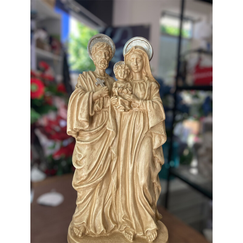 Sagrada Familia de Pie de Cerámica Pintada a Mano con Detalles en Estaño Sagrada Familia de Pie de Cerámica Pintada a Mano con Detalles en Estaño