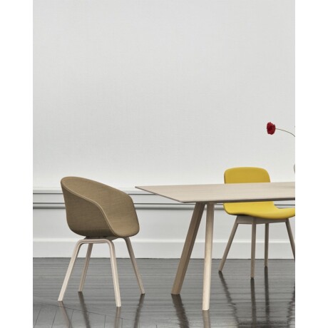 Sillas de comedor Eames con apoyabrazo tapizado Marrón