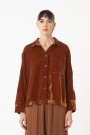Camisa con bolsillos delantero Marron