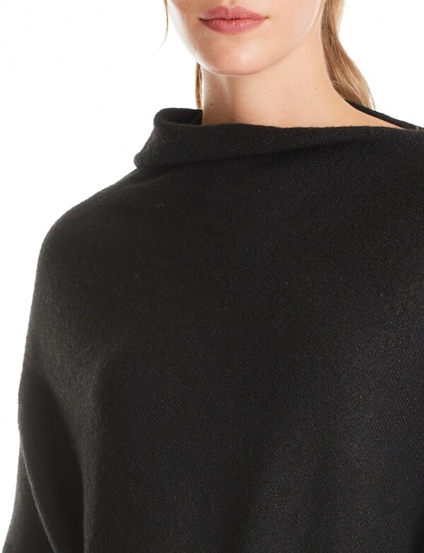 Poncho Asimetrico NEGRO