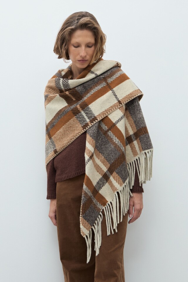 Ruana a cuadros lacre