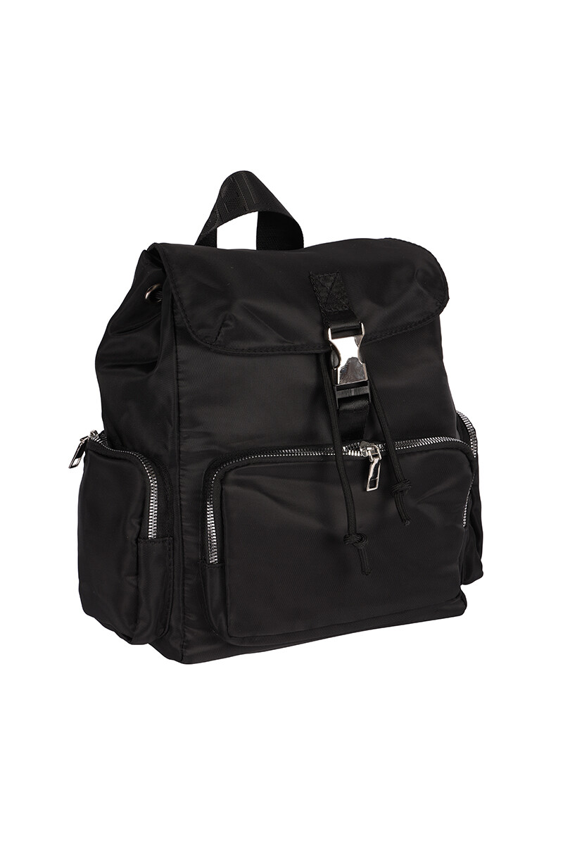 Mochila con tapa nylon multicierres Negro