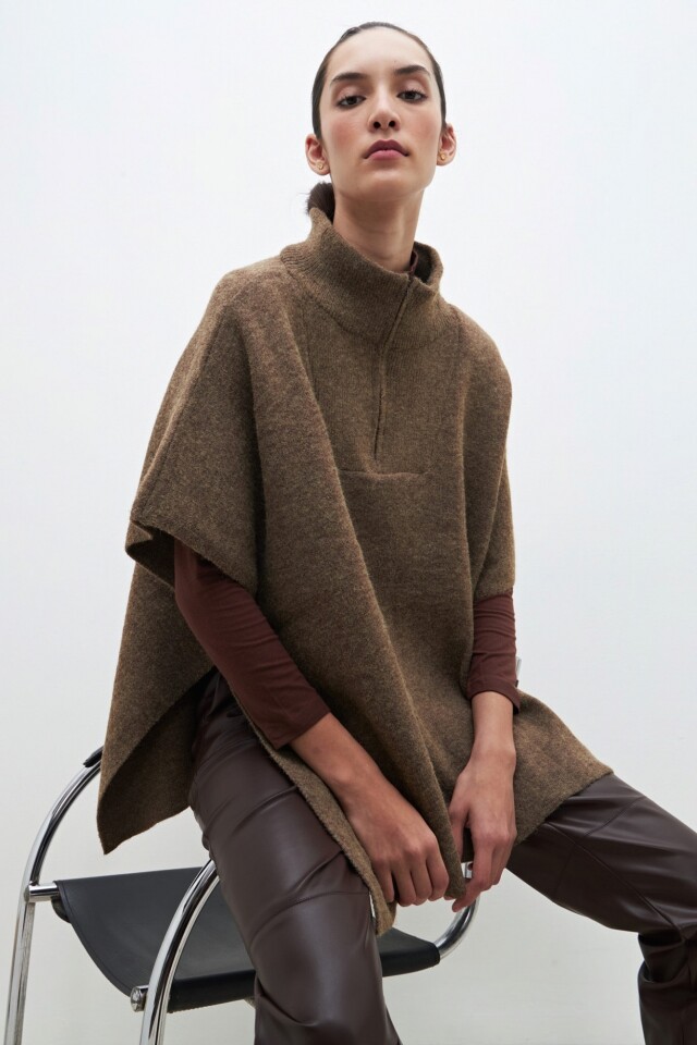 Sweater oversize con cierre chocolate