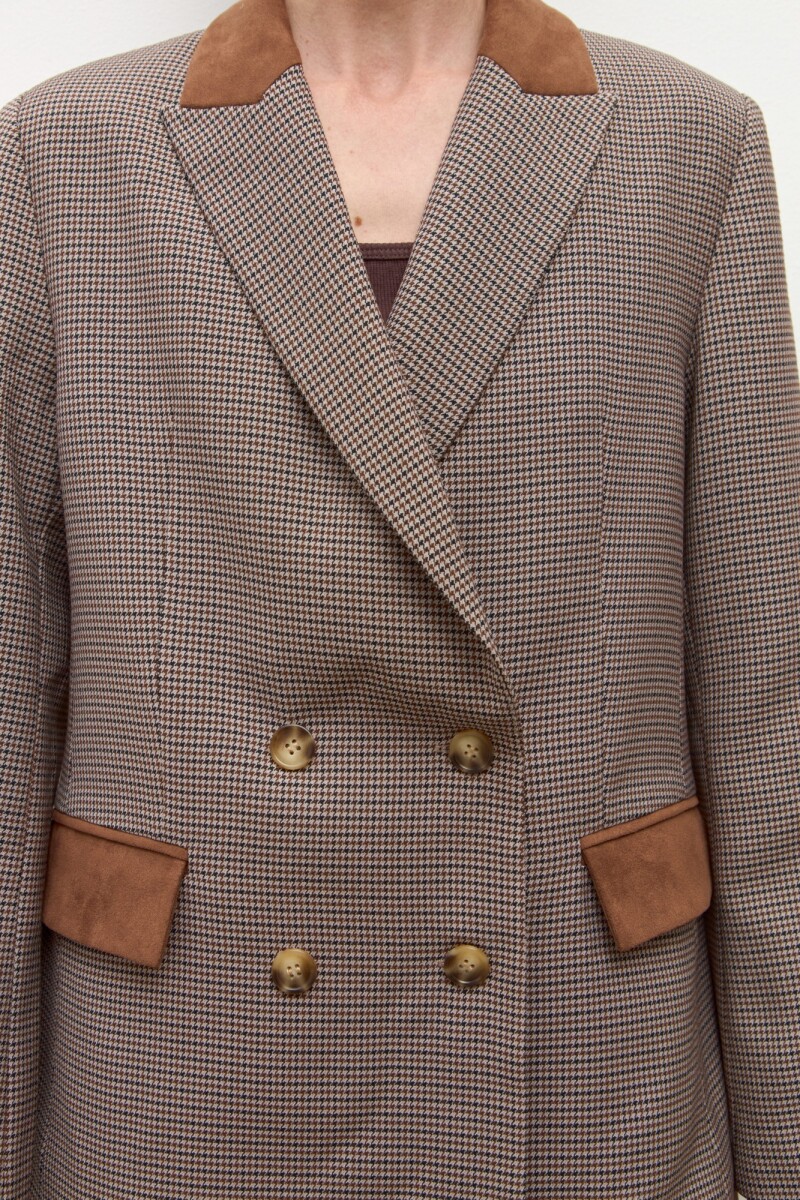 Blazer con detalles en simil gamuza tostado