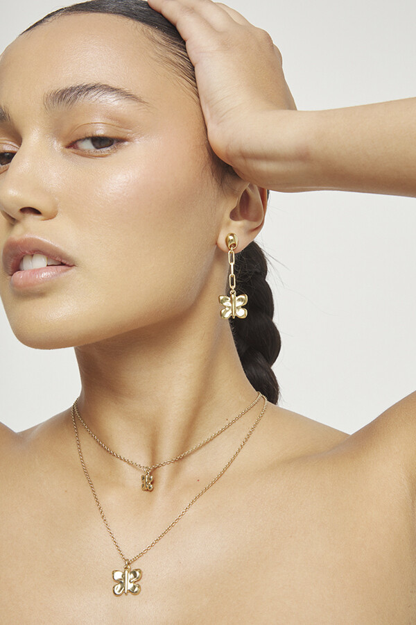 PENDIENTES LARGOS DE ALEACIÓN DE METALES BAÑADOS EN ORO 18K CON FORMA DE MARIPOSA Pendiente