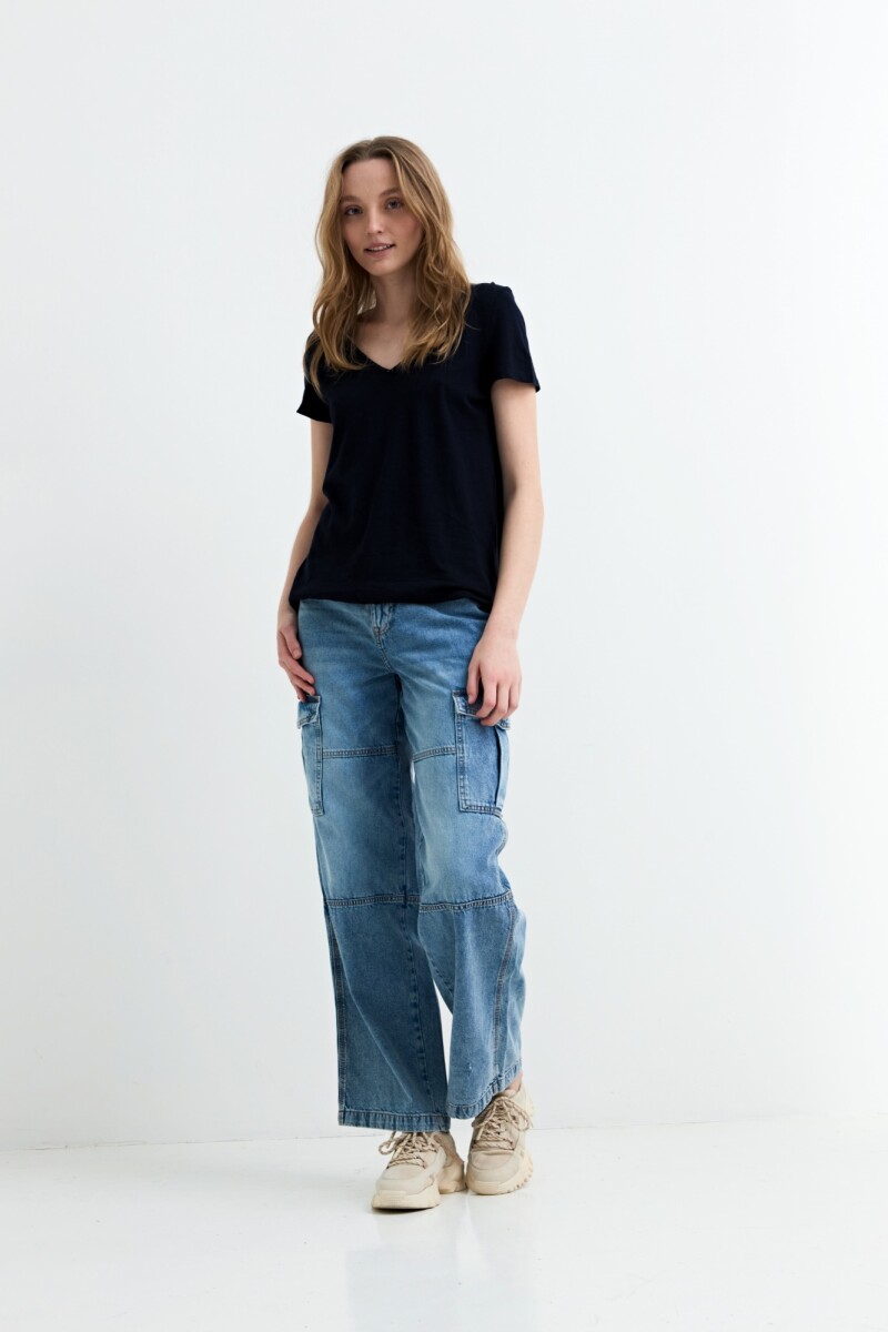 Remera m/c con broderie en cuello AZUL