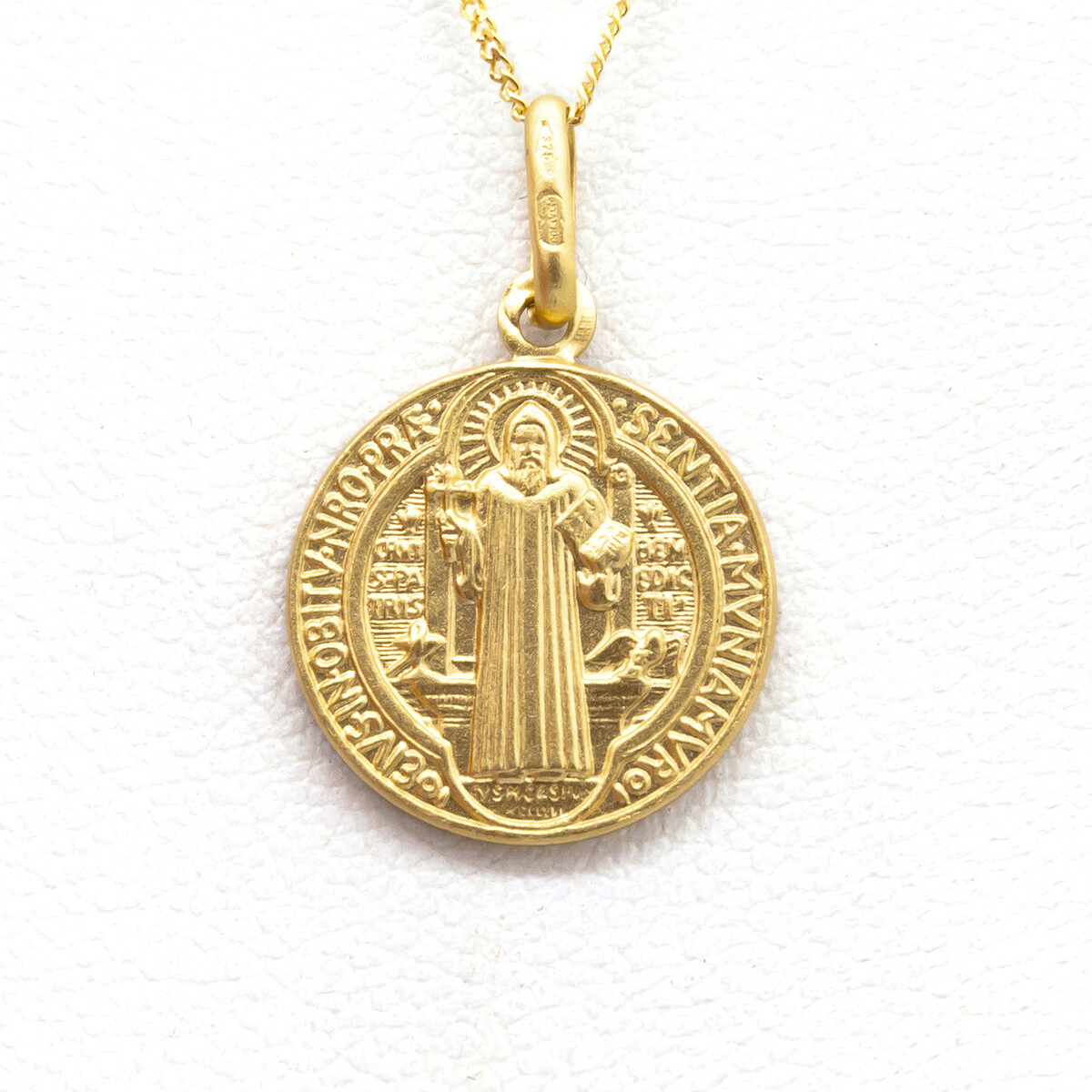 Medalla religiosa de oro 9 ktes, SAN BENITO. 