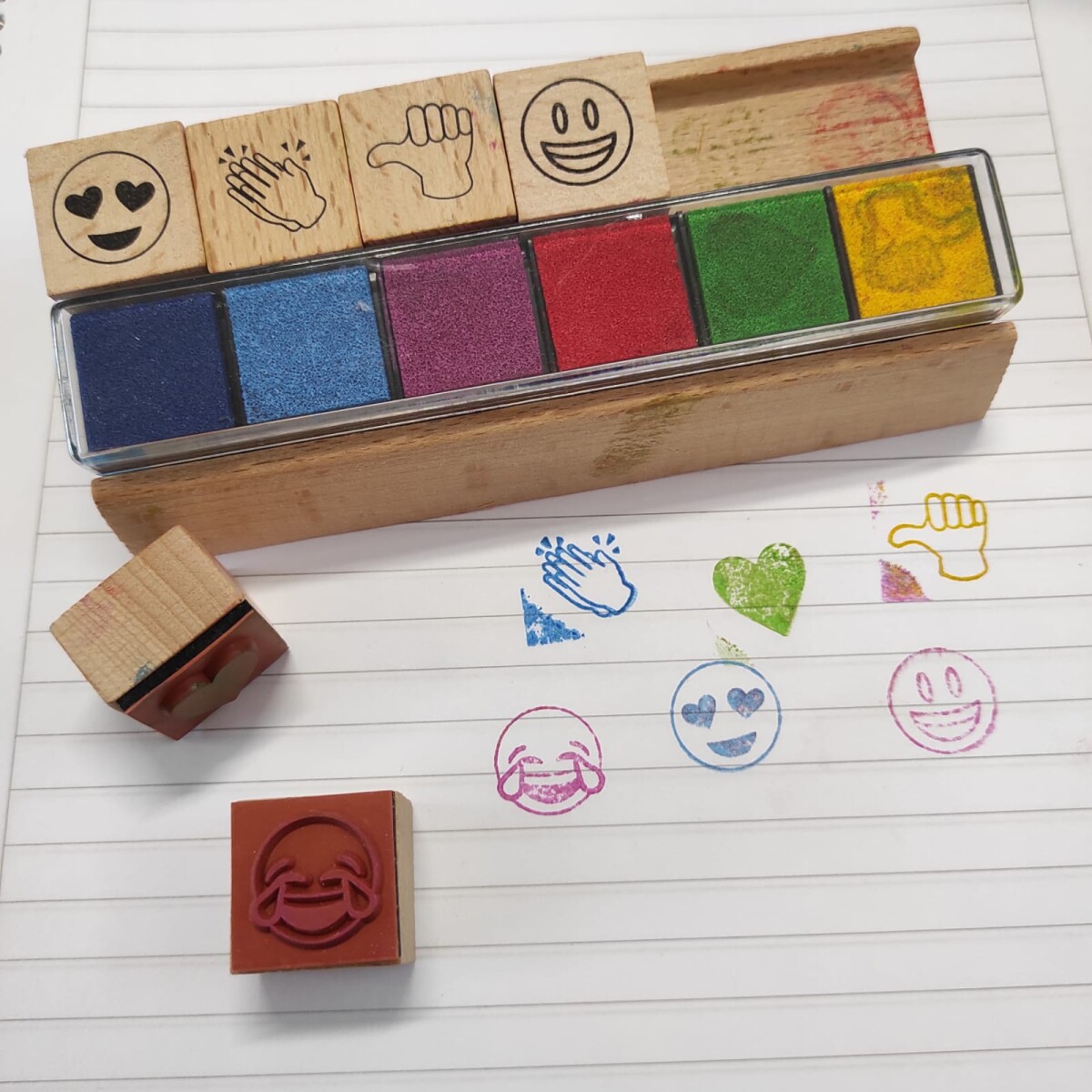 Sellos de madera con Emojis 
