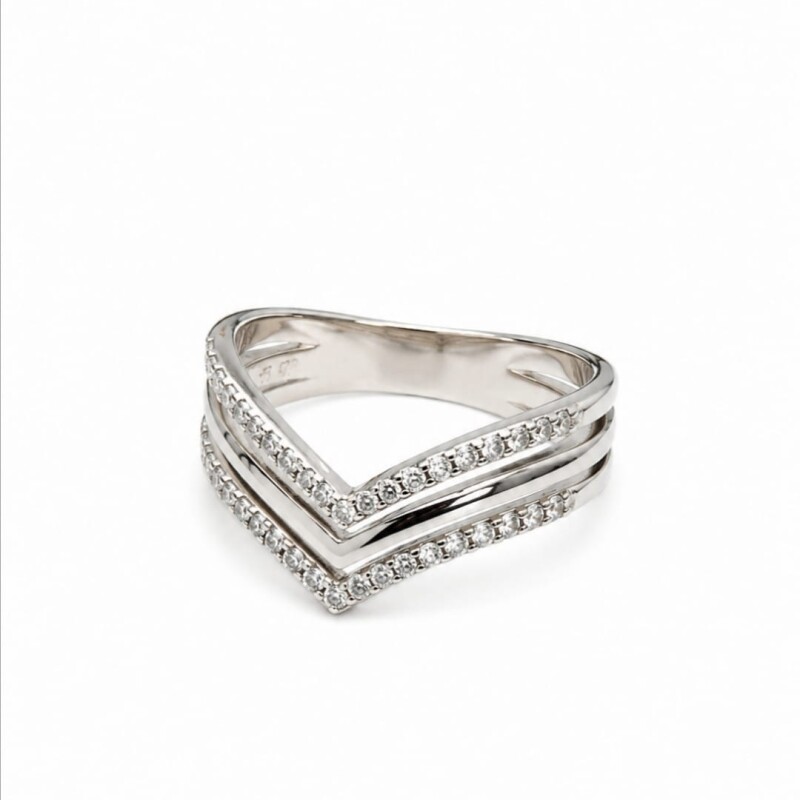 Anillo modelo triple valentino con zirconias Anillo modelo triple valentino con zirconias