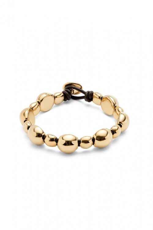 PULSERA DE CUERO CON CUENTAS MEDIANAS Y PEQUEÑAS DE ALEACIÓN DE METALES BAÑADAS EN ORO 18K Pulsera