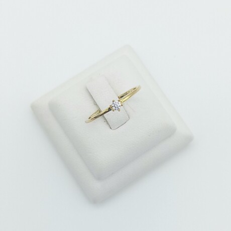 Anillo de oro 9 ktes con circonia. Anillo de oro 9 ktes con circonia.