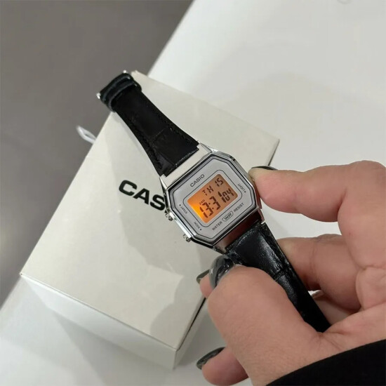 Reloj CASIO RETRO LA680WEL-1DF Cuero Negro Esfera 28mm 0