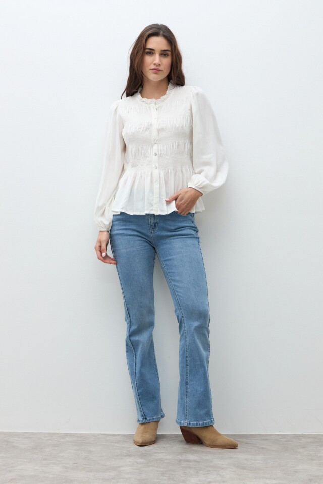 Camisa romántica crudo