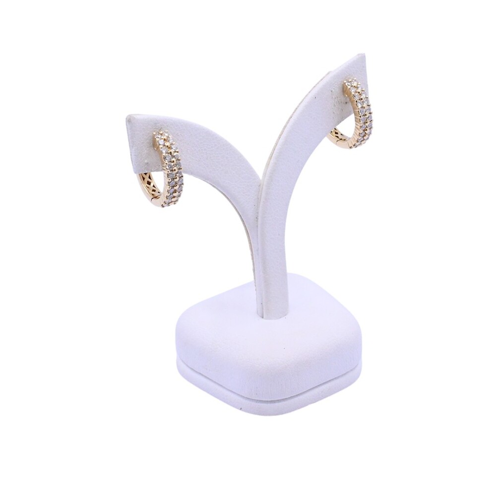 Aros oro 18 k amarillo, doble hilera de brillantes, engarce en puntas. Aros oro 18 k amarillo, doble hilera de brillantes, engarce en puntas.