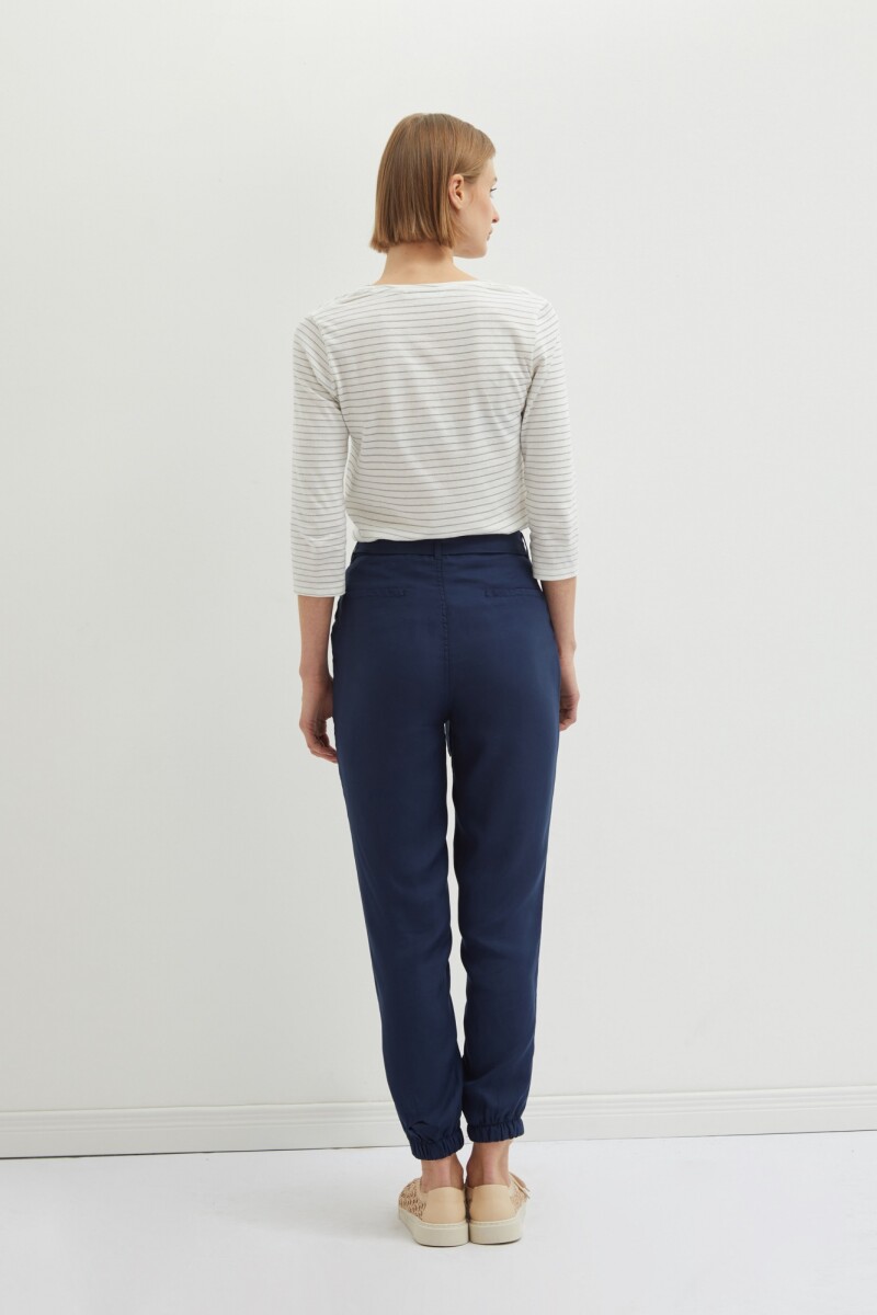 Pantalón de lyocell con cinto azul marino