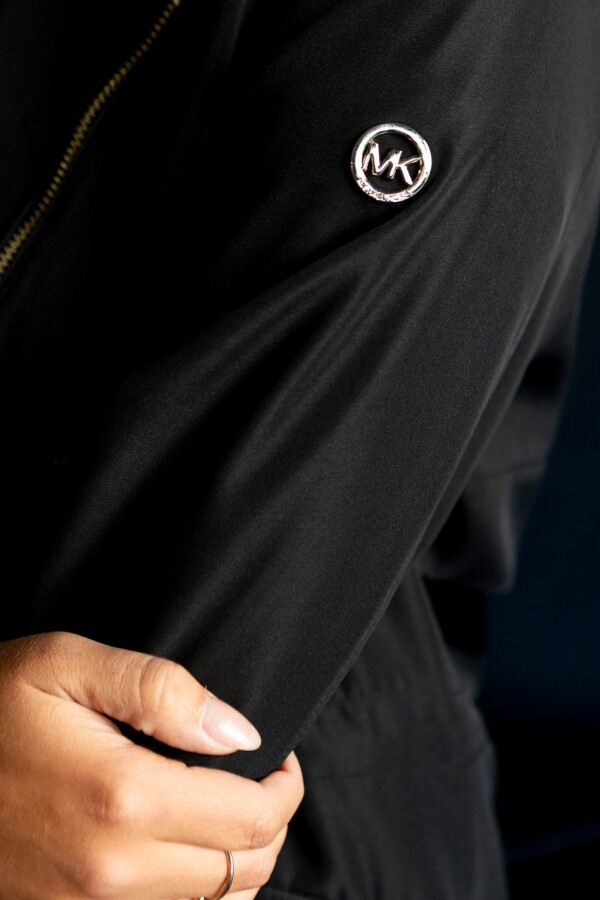 Campera Liviana Zips NEGRO