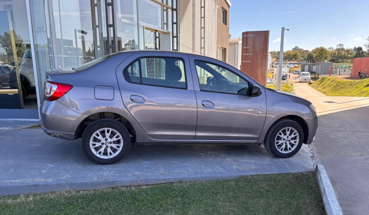 Renault Logan ZEN 1.0 - 2024 Renault Logan ZEN 1.0 - 2024