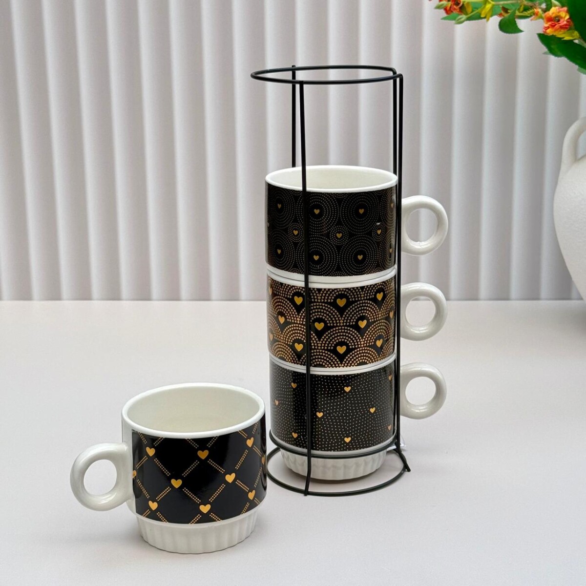 Juego De 4 Tazas Cerámica Apilables Base Metálica 250 ml. 