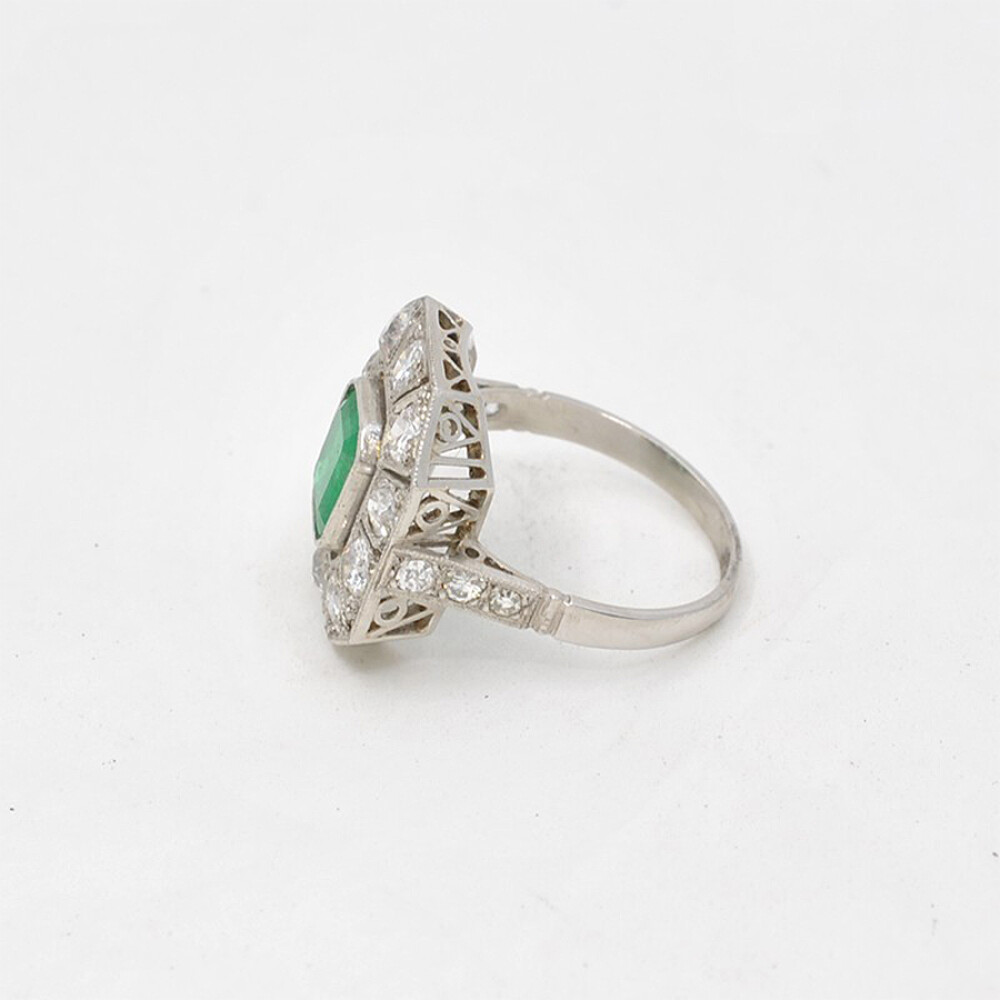 Anillo Platino con brillantes tallado antiguo y esmeralda Anillo Platino con brillantes tallado antiguo y esmeralda