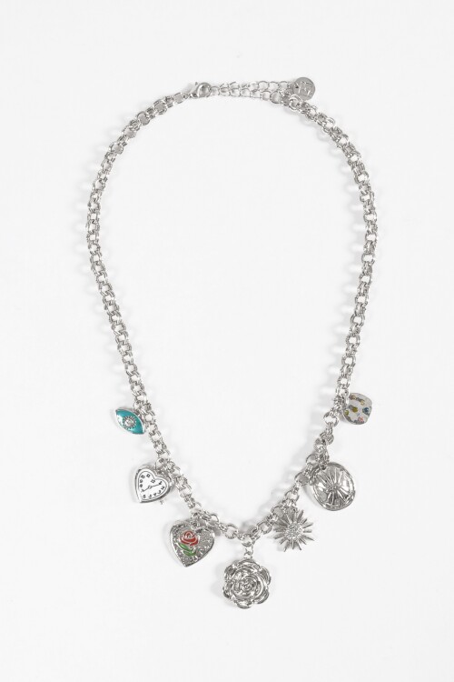 Collar cadena múltiples dijes plateado