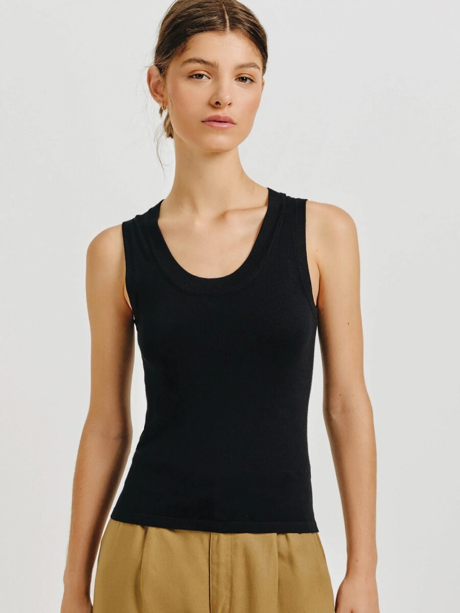 MUSCULOSA CON BRETEL ANCHO - NEGRO 