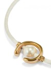 PULSERA DE HILO CREMA CON PERLA SHELL FORNITURA BAÑADA EN ORO 18K. Pulsera