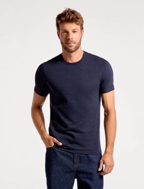 CAMISETA EN TELA TEXTURIZADA MODELO REGULAR AZUL