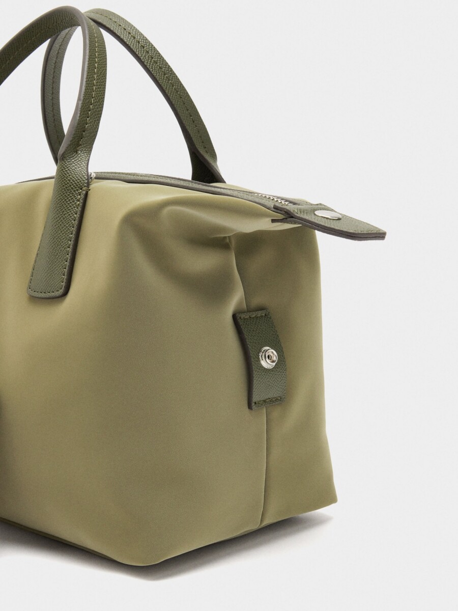 Bolso Tote Textura Suave Con Colgante caqui