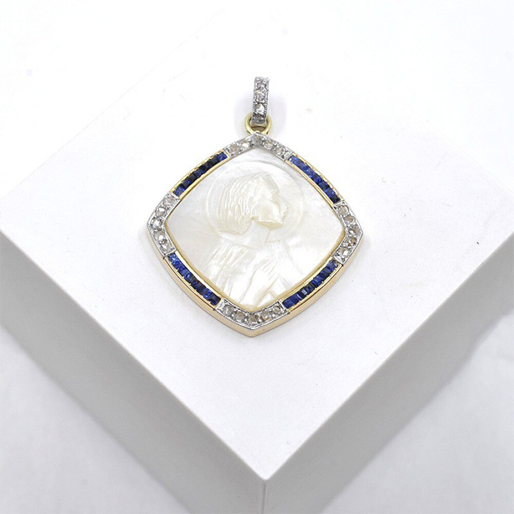 Medalla Religiosa Antigua En Oro 18K,Platino, Zafiros, Diamantes Y Nacar Medalla Religiosa Antigua En Oro 18K,Platino, Zafiros, Diamantes Y Nacar