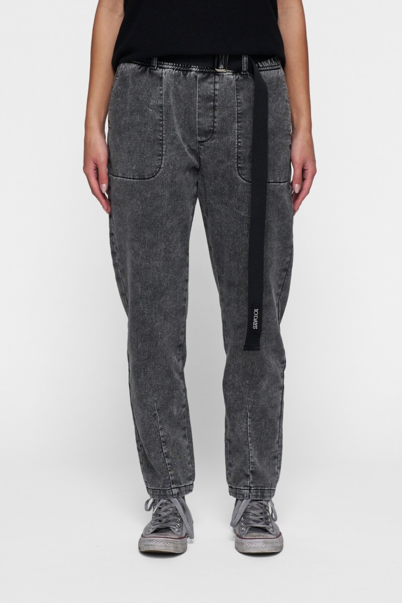 PANTALÓN CON CINTO Negro