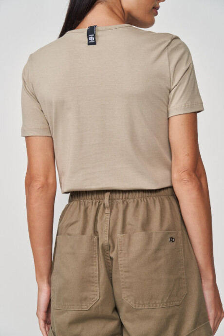 Remera Daisy Beige