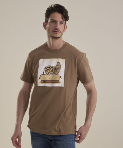 T-SHIRT ESTAMPA CEBRA CAMEL