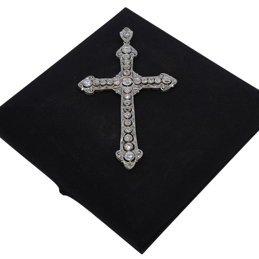 Cruz 18k y platino con brillantes y diamantes Cruz 18k y platino con brillantes y diamantes