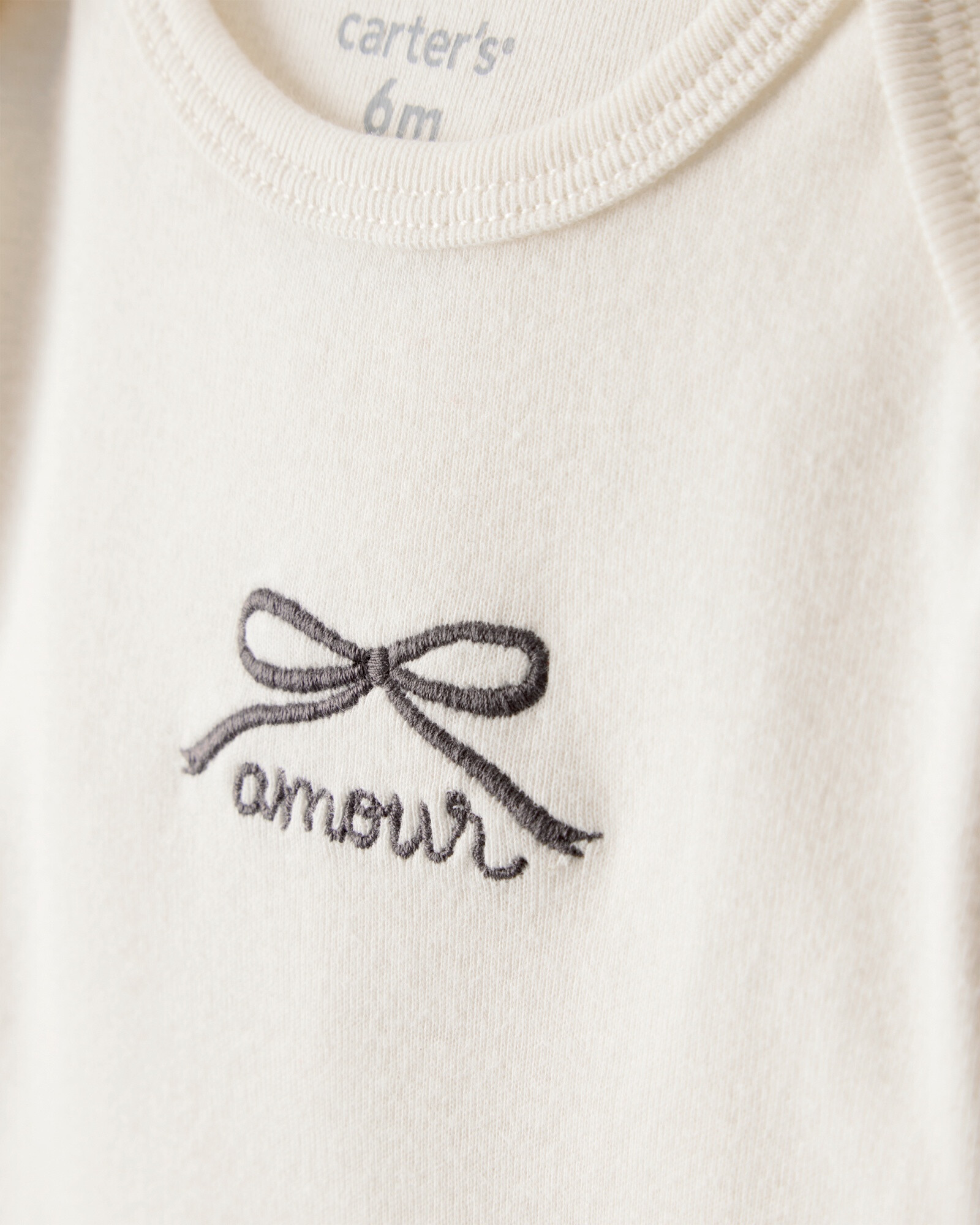 Set tres piezas de algodón, pantalón y dos bodies, diseño lazos Set tres piezas de algodón, pantalón y dos bodies, diseño lazos