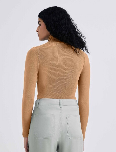 BLUSA MANGA LARGA CUELLO ALTO BEIGE