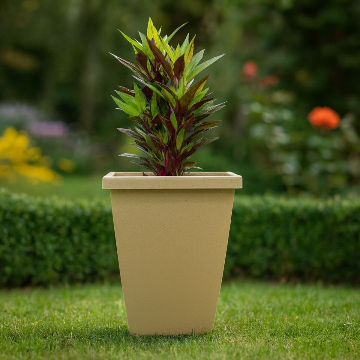 MACETA AZTECA PIRAMIDAL 12 LITROS BEIGE GRANITO 