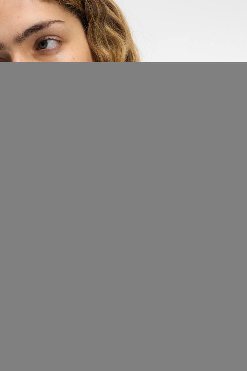 Camisa tachas Celeste