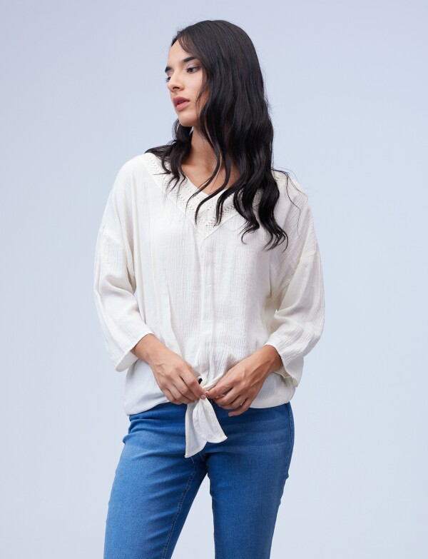 Blusa Escote V Bordado CRUDO