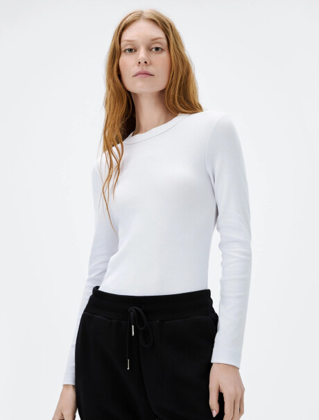 CAMISETA BÁSICA EN TELA ACANALADA BLANCO
