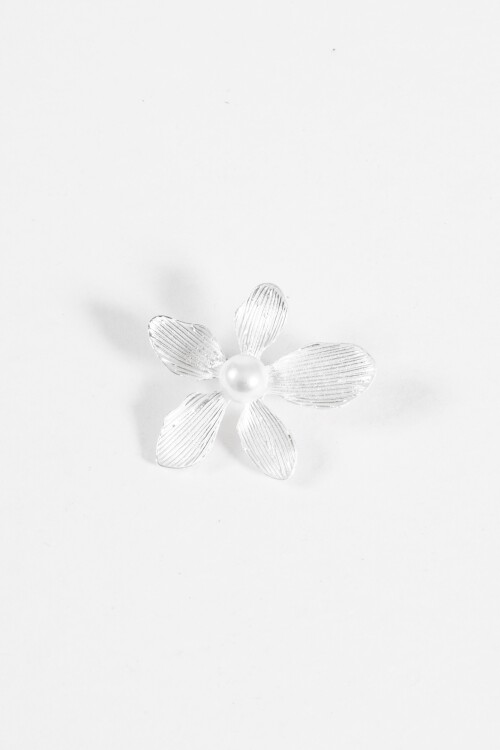 Prendedor flor con perla plateado
