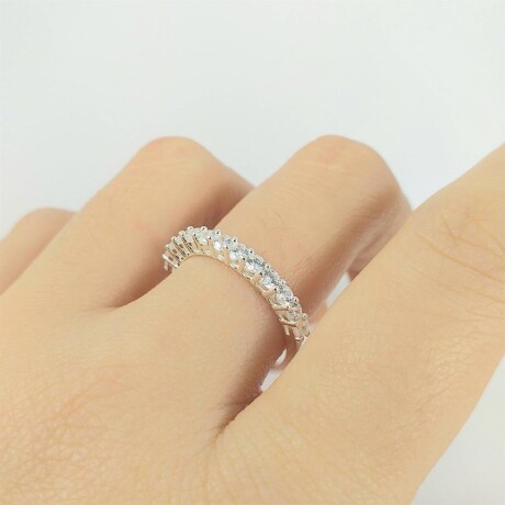 Anillo de plata 925, medio sinfin con 13 circonias blancas de 2mm. Diámetro interno 17mm, espesor 2mm #14. Anillo de plata 925, medio sinfin con 13 circonias blancas de 2mm. Diámetro interno 17mm, espesor 2mm #14.