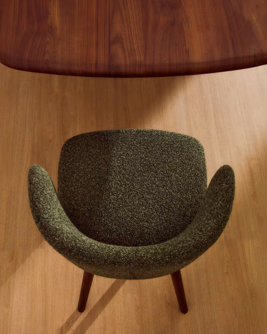 Silla Ciselia chenilla gruesa verde oscuro y patas de madera maciza de fresno acabado tono nogal Silla Ciselia chenilla gruesa verde oscuro y patas de madera maciza de fresno acabado tono nogal