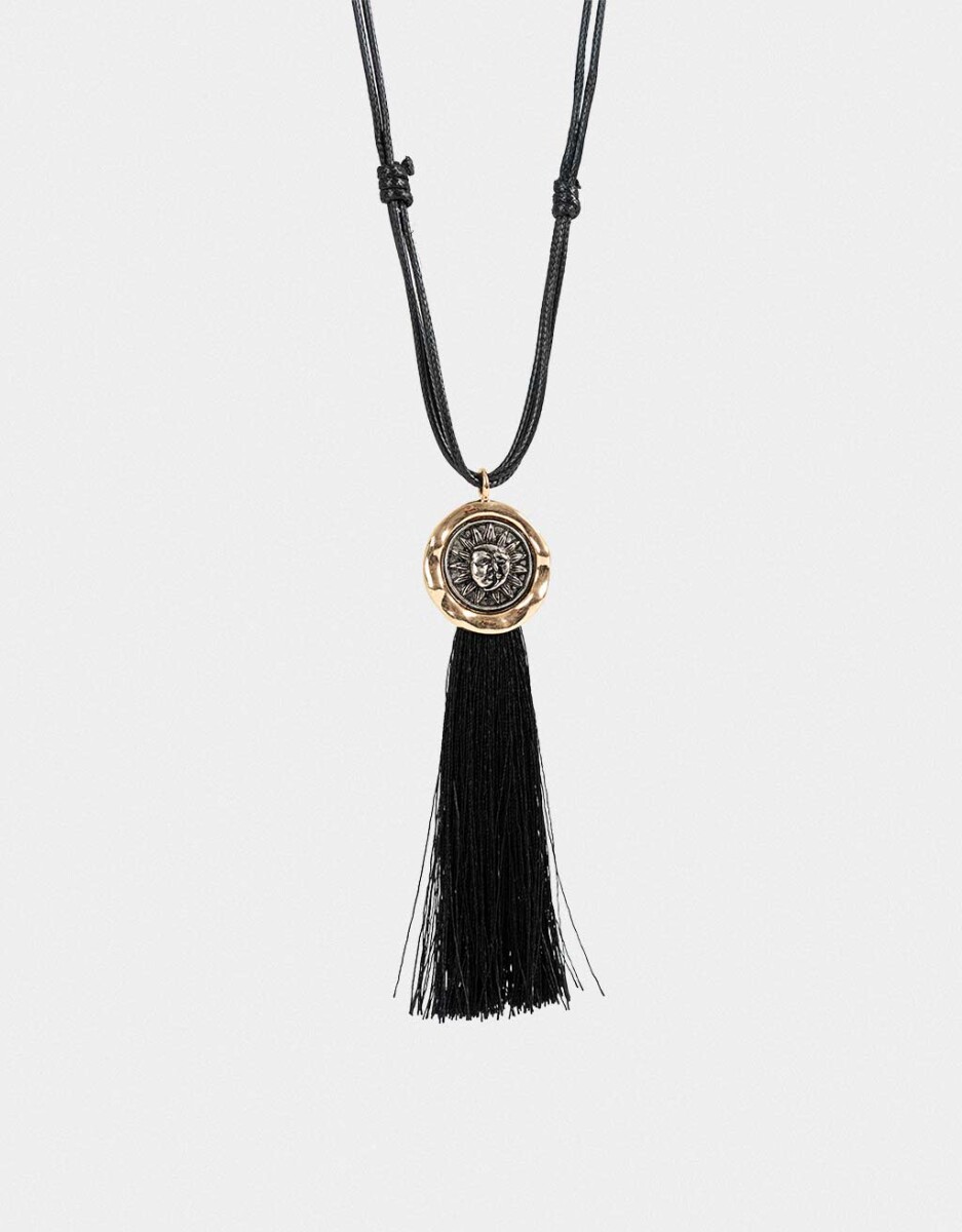 Collar Corto Con Medallon 