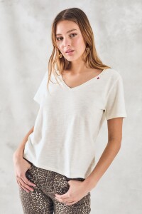 Remera Escote V Algodón Nácar