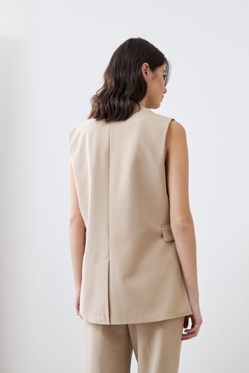 Chaleco largo con botón metálico beige