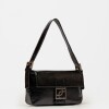 Cartera al hombro Signature en cuero charol Negro