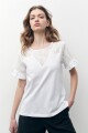 Remera combinada con broderie blanco